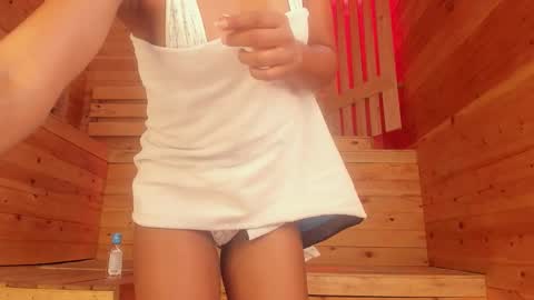 Snapshot of emy_barnert chatting on October 2025 12:58:01 PM Mili online show from October 2025 12:58:01 PM