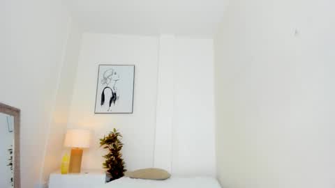 Snapshot of emy_barnert chatting on October 2025 01:07:02 PM Mili online show from October 2025 01:07:02 PM