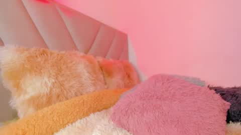 Snapshot of emy_colee chatting on December 2024 02:06:02 PM Emy online show from December 2024 02:06:02 PM