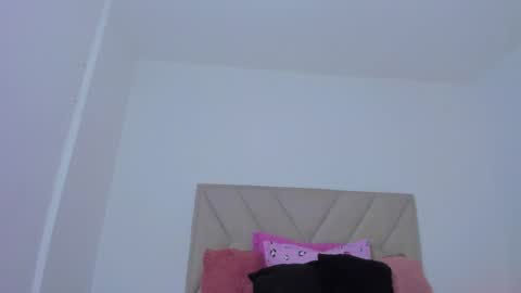 Snapshot of emy_colee chatting on October 2025 04:22:01 AM Emy online show from October 2025 04:22:01 AM