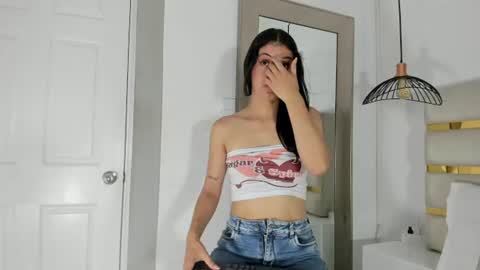 Snapshot of emy_ferrer_ chatting on July 2026 04:32:02 PM EMY FERRER online show from July 2026 04:32:02 PM