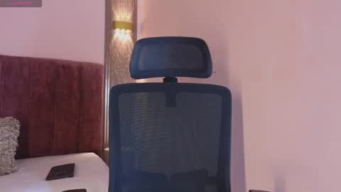 Emy online show from February 2026 07:06:01 PM