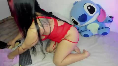 Snapshot of emy_xdy chatting on March 2026 08:27:02 PM Im Emily would you like to help me reach 100 online show from March 2026 08:27:02 PM