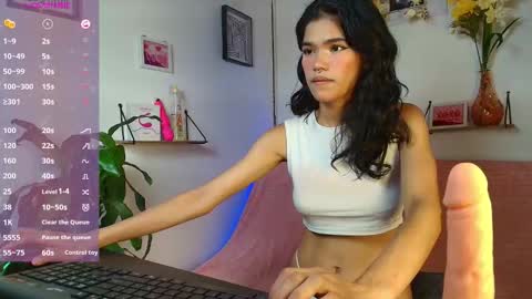 Snapshot of emycarver09 chatting on September 2025 11:08:02 PM emycarver09 online show from September 2025 11:08:02 PM