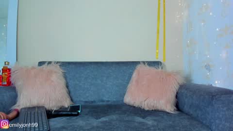 Snapshot of emylyjonhs chatting on January 2025 01:36:02 AM EMYLY  online show from January 2025 01:36:02 AM