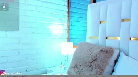 Snapshot of emylyjonhs chatting on January 2025 03:26:01 AM EMYLY  online show from January 2025 03:26:01 AM