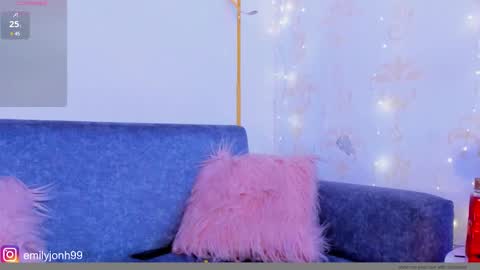 Snapshot of emylyjonhs chatting on January 2025 02:18:01 AM EMYLY  online show from January 2025 02:18:01 AM