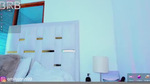 Snapshot of emylyjonhs chatting on January 2025 03:01:02 AM EMYLY  online show from January 2025 03:01:02 AM