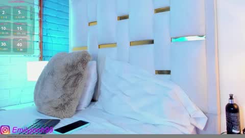 Snapshot of emylyjonhs chatting on January 2025 08:25:01 PM EMYLY  online show from January 2025 08:25:01 PM