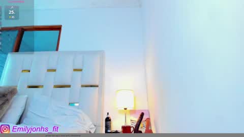 Snapshot of emylyjonhs chatting on January 2025 11:35:02 PM EMYLY  online show from January 2025 11:35:02 PM