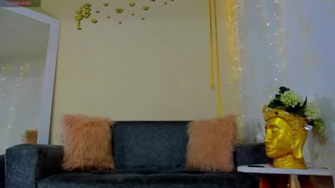 Snapshot of emylyjonhs chatting on February 2025 07:04:01 PM EMYLY  online show from February 2025 07:04:01 PM