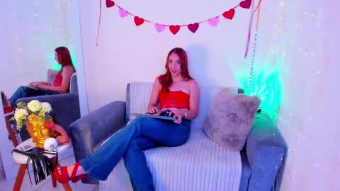 Snapshot of emylyjonhs chatting on February 2025 10:48:01 PM EMYLY  online show from February 2025 10:48:01 PM