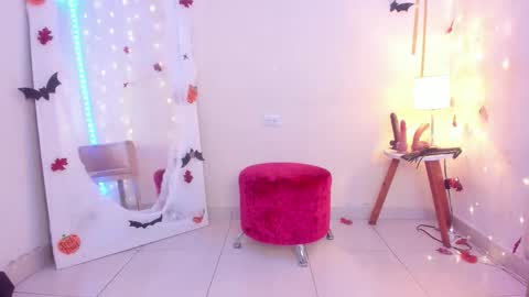 Snapshot of emylyjonhs chatting on October 2025 10:10:01 PM EMYLY  online show from October 2025 10:10:01 PM