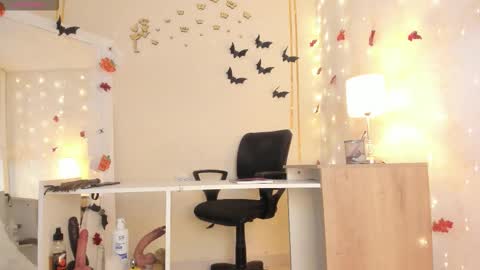 Snapshot of emylyjonhs chatting on October 2025 07:36:02 PM EMYLY  online show from October 2025 07:36:02 PM