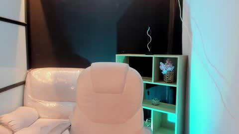 Snapshot of emysilver chatting on February 2025 04:14:02 PM Emy Silver online show from February 2025 04:14:02 PM