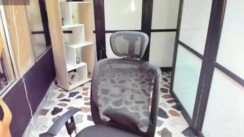 Snapshot of emysilver chatting on February 2025 03:58:01 PM Emy Silver online show from February 2025 03:58:01 PM