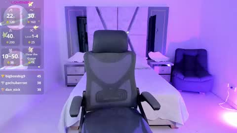 Snapshot of emysilver chatting on February 2025 06:32:02 PM Emy Silver online show from February 2025 06:32:02 PM