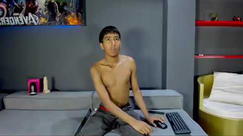 Snapshot of ender_h0tt chatting on July 2026 08:59:01 PM Ender online show from July 2026 08:59:01 PM