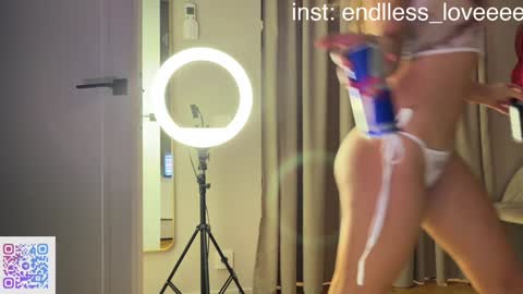 Mia online show from February 2026 02:07:02 AM