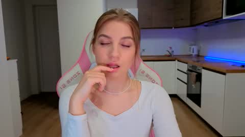 Snapshot of enjoyeverymoment_ chatting on March 2026 04:54:01 PM enjoyeverymoment_ online show from March 2026 04:54:01 PM