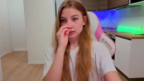 Snapshot of enjoyeverymoment_ chatting on April 2026 08:24:02 PM enjoyeverymoment_ online show from April 2026 08:24:02 PM