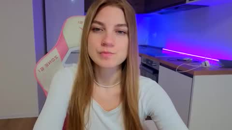 Snapshot of enjoyeverymoment_ chatting on April 2026 07:26:01 PM enjoyeverymoment_ online show from April 2026 07:26:01 PM