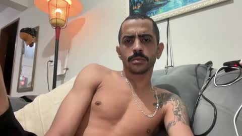 Snapshot of enjoythetrip chatting on April 2026 01:52:01 AM Luke online show from April 2026 01:52:01 AM