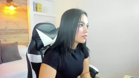 Snapshot of enma_grundy chatting on April 2026 01:24:02 PM E N M A online show from April 2026 01:24:02 PM