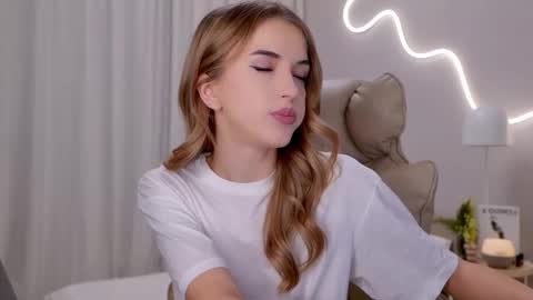 Snapshot of entya chatting on January 2026 07:02:02 AM entya online show from January 2026 07:02:02 AM