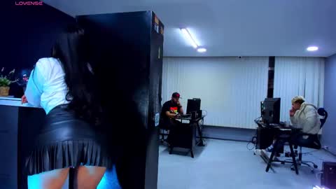 Snapshot of enyel_valmina chatting on January 2025 11:35:01 PM Enyel online show from January 2025 11:35:01 PM
