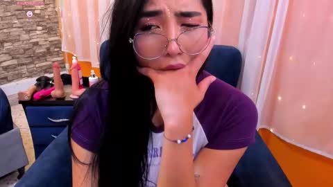 Snapshot of enyel_valmina chatting on March 2025 08:00:01 PM Enyel online show from March 2025 08:00:01 PM