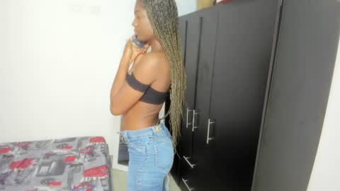 Angela online show from November 2025 07:04:01 PM