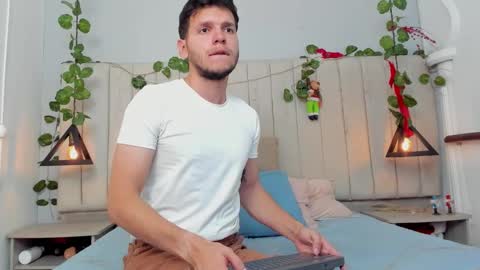 ENZO online show from December 2025 02:23:02 PM