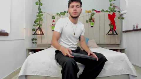 ENZO online show from December 2025 02:57:02 PM