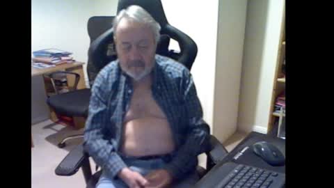 erasmus_d online show from November 2025 06:52:02 PM