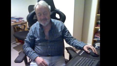 erasmus_d online show from February 2026 06:19:01 PM