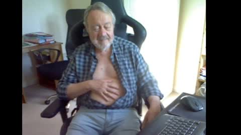 Snapshot of erasmus_d chatting on April 2026 04:23:02 PM erasmus_d online show from April 2026 04:23:02 PM