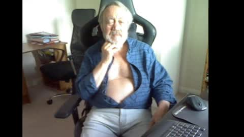 Snapshot of erasmus_d chatting on May 2026 04:35:02 PM erasmus_d online show from May 2026 04:35:02 PM