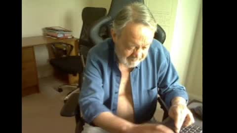 Snapshot of erasmus_d chatting on June 2026 05:03:04 PM erasmus_d online show from June 2026 05:03:04 PM