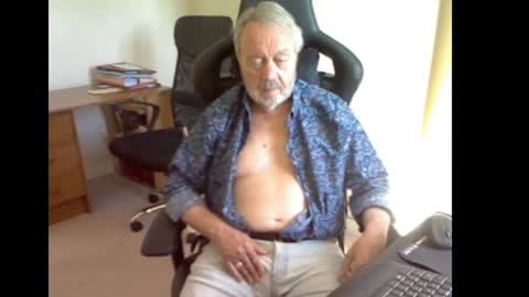 Snapshot of erasmus_d chatting on June 2026 04:38:01 PM erasmus_d online show from June 2026 04:38:01 PM