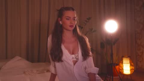 Ana Marie online show from December 2025 11:20:02 PM