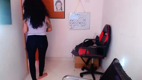Snapshot of eren_mikasa chatting on June 2026 09:21:02 PM sofia online show from June 2026 09:21:02 PM