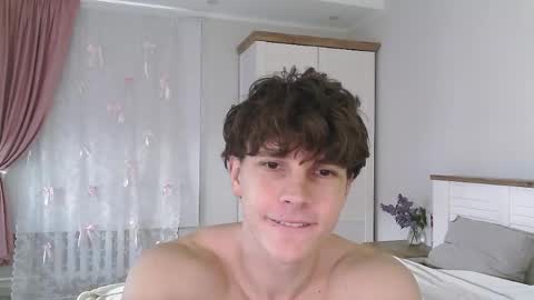 Snapshot of eric_crush chatting on May 2026 04:07:01 AM Eric Crush online show from May 2026 04:07:01 AM
