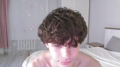 Snapshot of eric_crush chatting on May 2026 01:45:01 AM Eric Crush online show from May 2026 01:45:01 AM