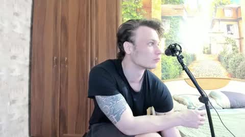 Snapshot of eric_the_vikking chatting on October 2025 05:58:02 AM Eric online show from October 2025 05:58:02 AM