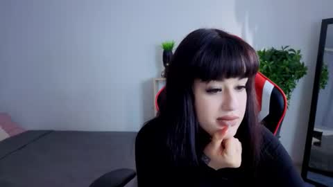 Erika online show from October 2025 02:47:02 PM