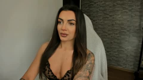 Snapshot of erica_xoo chatting on June 2026 04:47:02 AM Riaaa online show from June 2026 04:47:02 AM