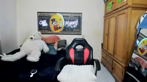 erick_de_rossee online show from April 2026 06:59:02 PM