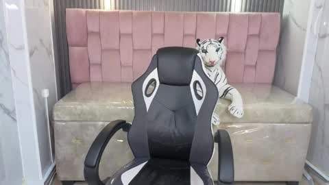 Erika online show from April 2026 08:14:01 PM