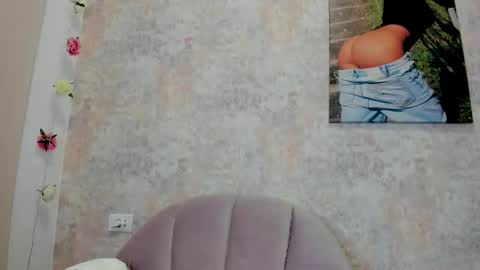 Erikabeee online show from December 2025 06:41:02 AM